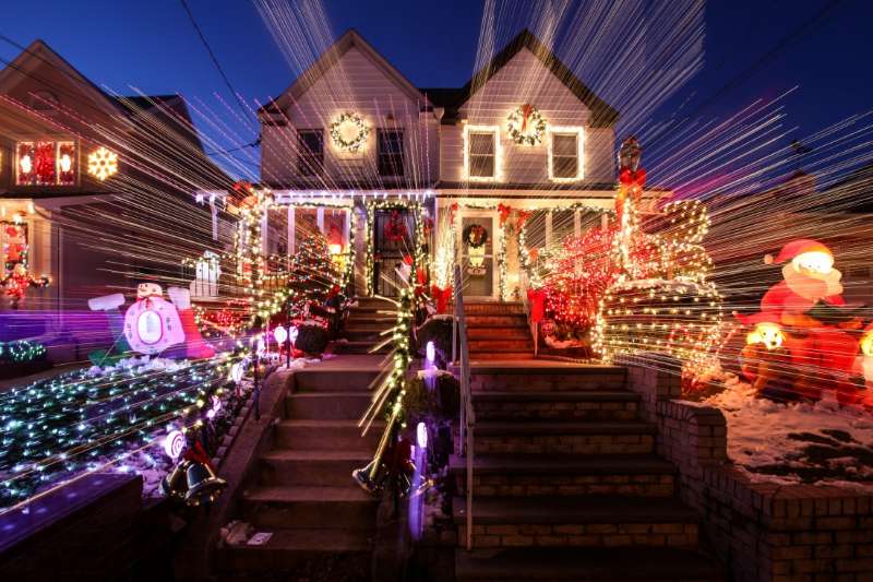 Brooklyn Holiday Lights by Green Mountain Tours
